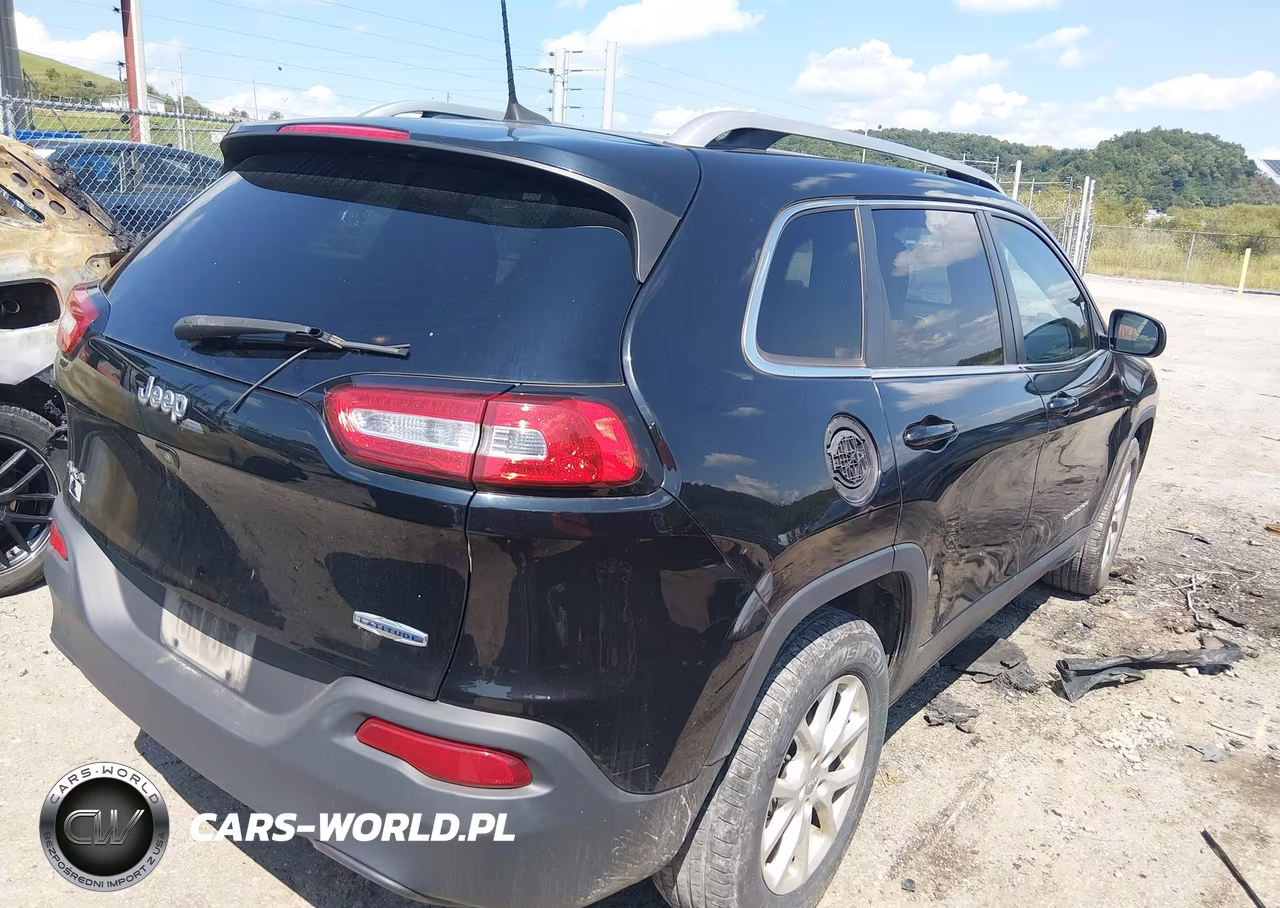 2017 Jeep Cherokee Latitude 4X4 VIN:1C4PJMCB3HW512733 - 4