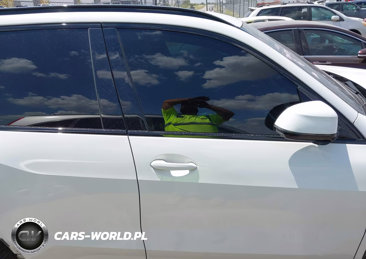 2019 BMW X5 xDrive50I VIN:5UXJU2C56KLN67700 - 14