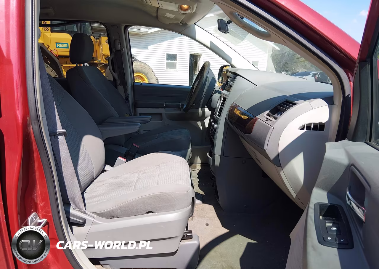 2010 Chrysler Town & Country Lx VIN:2A4RR4DE2AR150669 - 5