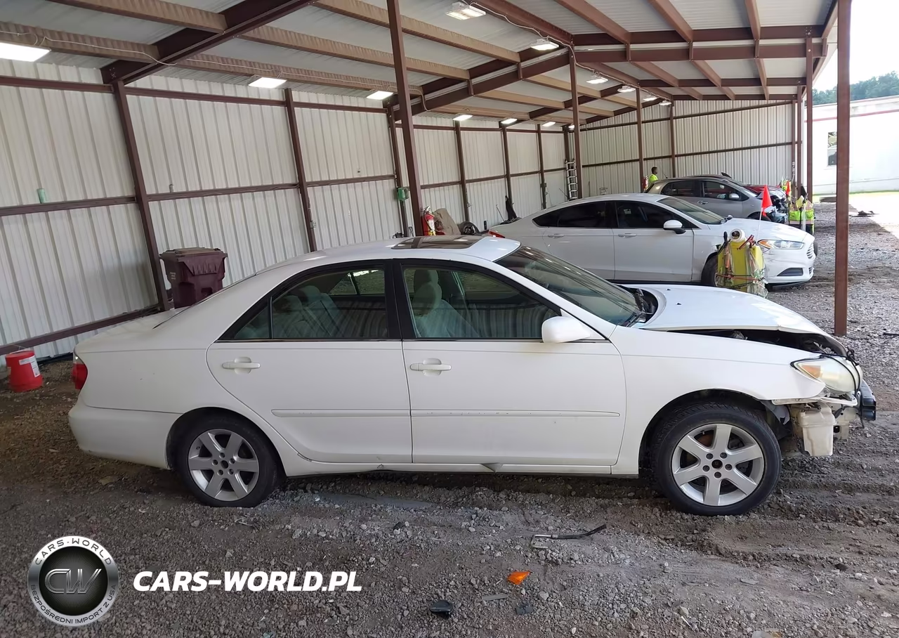 2005 Toyota Camry Le VIN:4T1BE32K35U392803 - 13