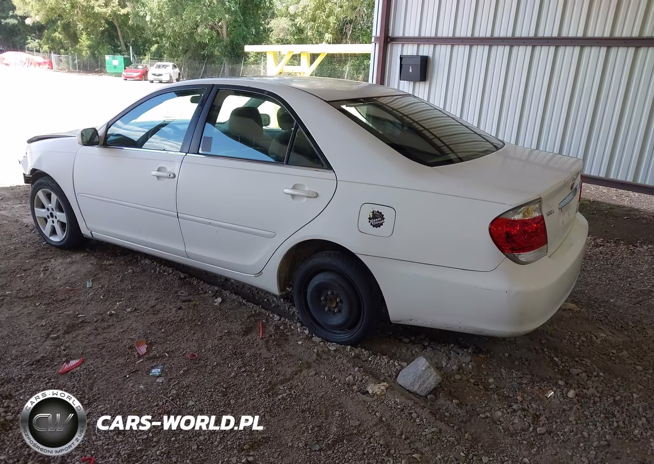 2005 Toyota Camry Le VIN:4T1BE32K35U392803 - 3