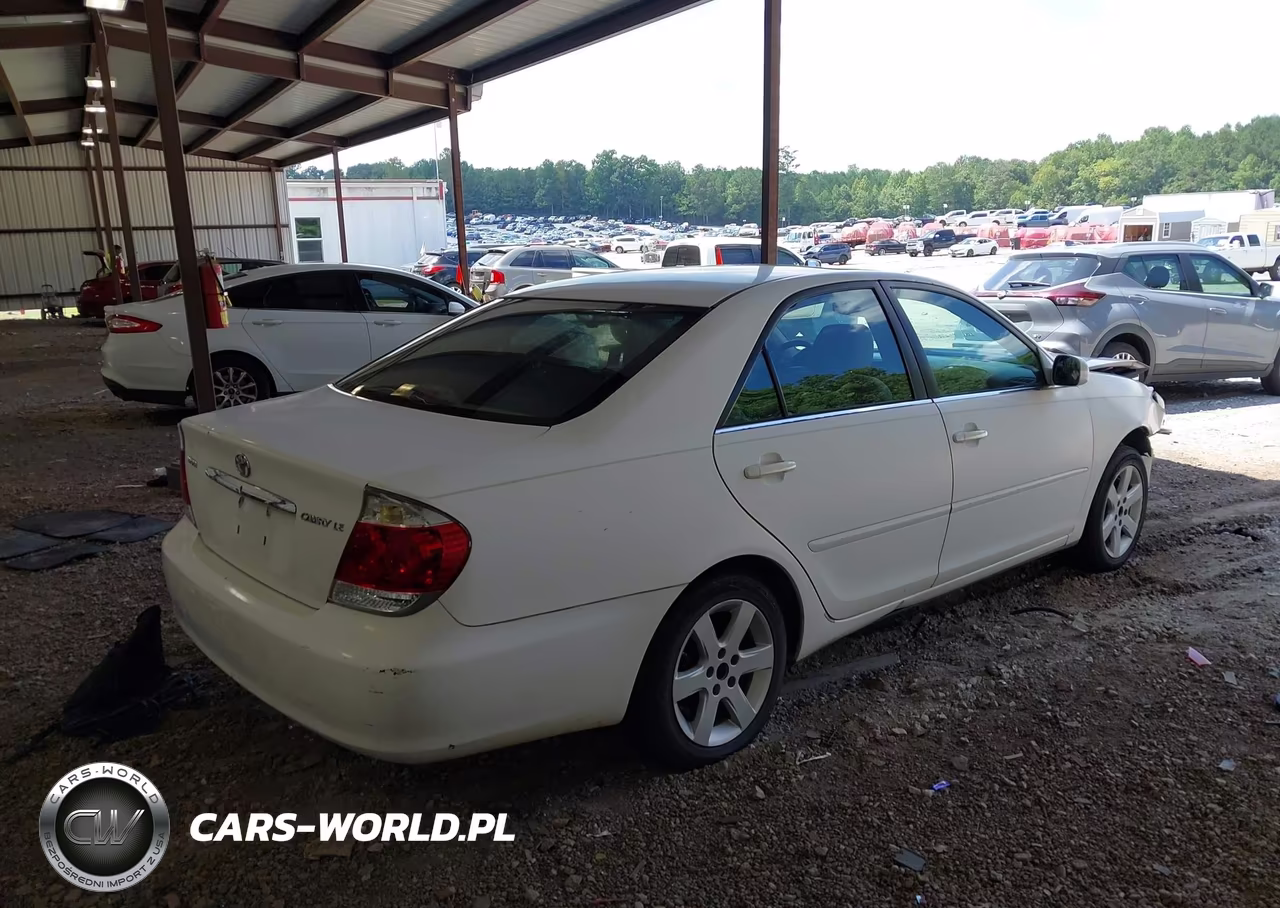 2005 Toyota Camry Le VIN:4T1BE32K35U392803 - 4