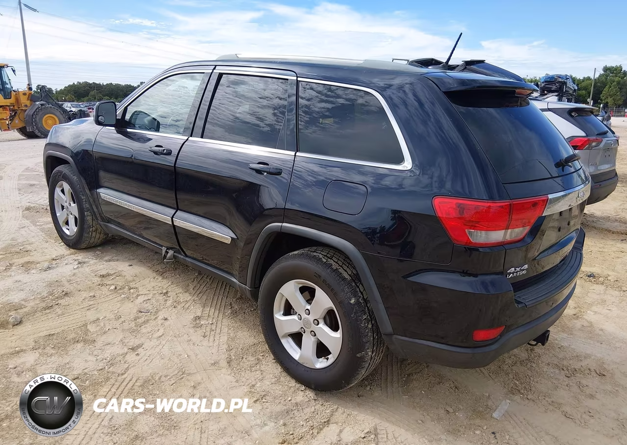 2011 Jeep Grand Cherokee Laredo VIN:1J4RR4GG3BC656180 - 3