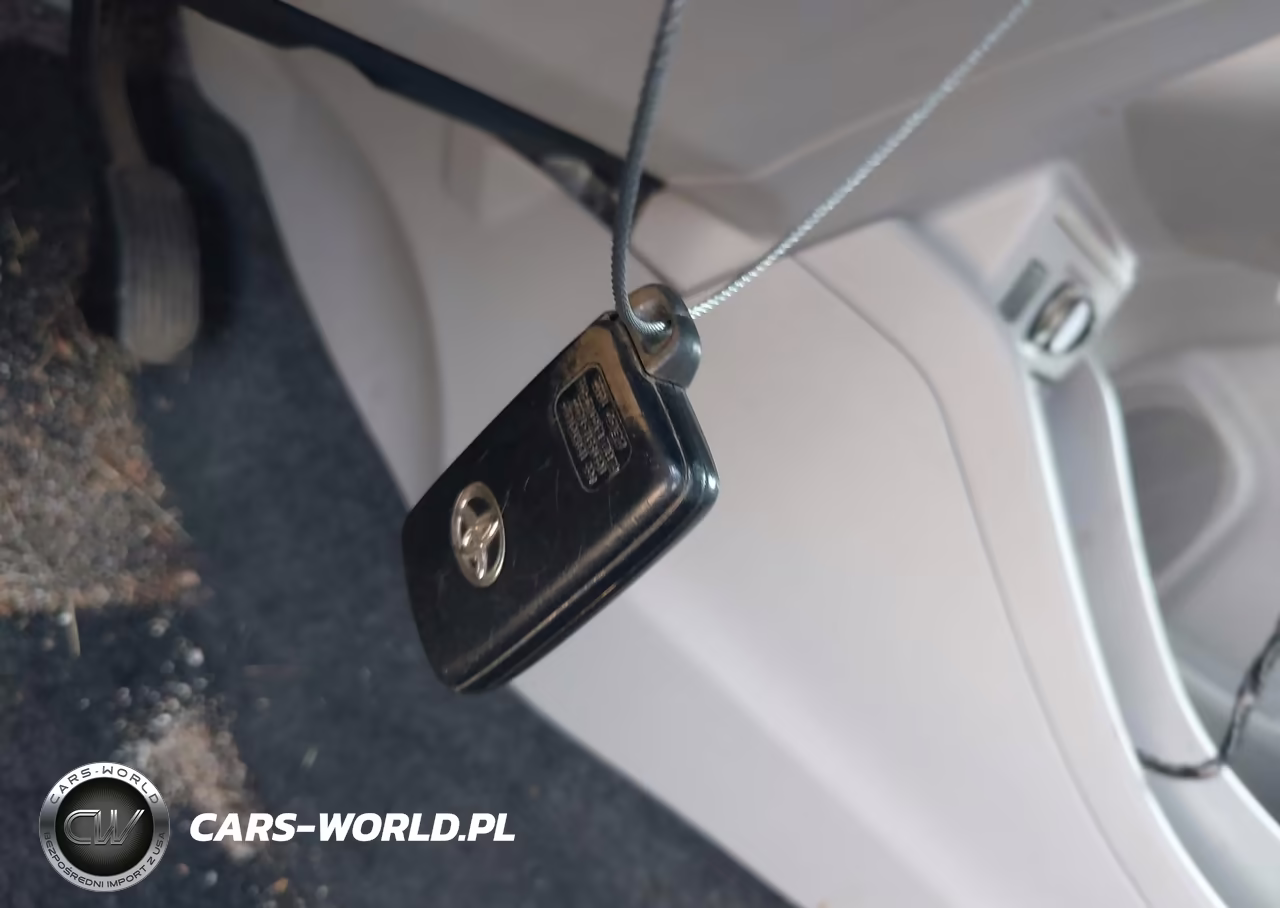 2015 Toyota Prius V Two VIN:JTDZN3EU9FJ029912 - 11
