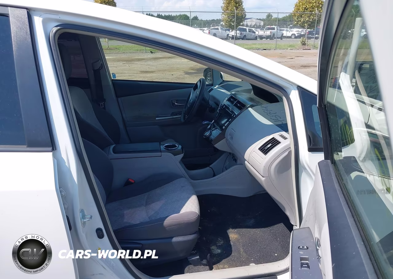 2015 Toyota Prius V Two VIN:JTDZN3EU9FJ029912 - 5