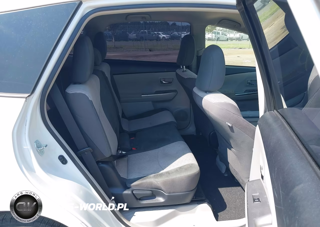 2015 Toyota Prius V Two VIN:JTDZN3EU9FJ029912 - 8