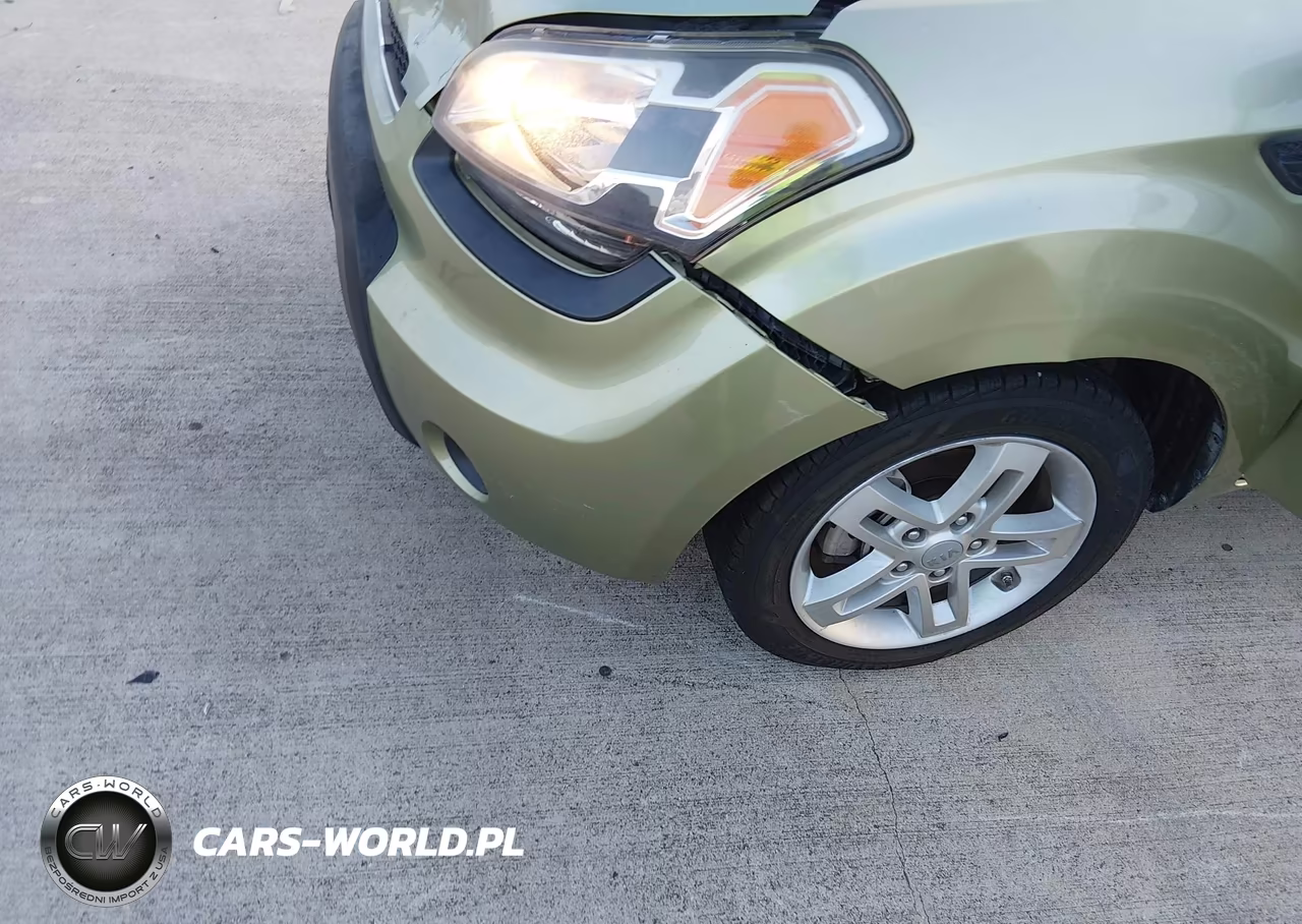2011 Kia Soul + VIN:KNDJT2A23B7341832 - 12