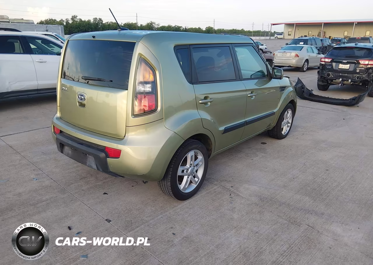 2011 Kia Soul + VIN:KNDJT2A23B7341832 - 4