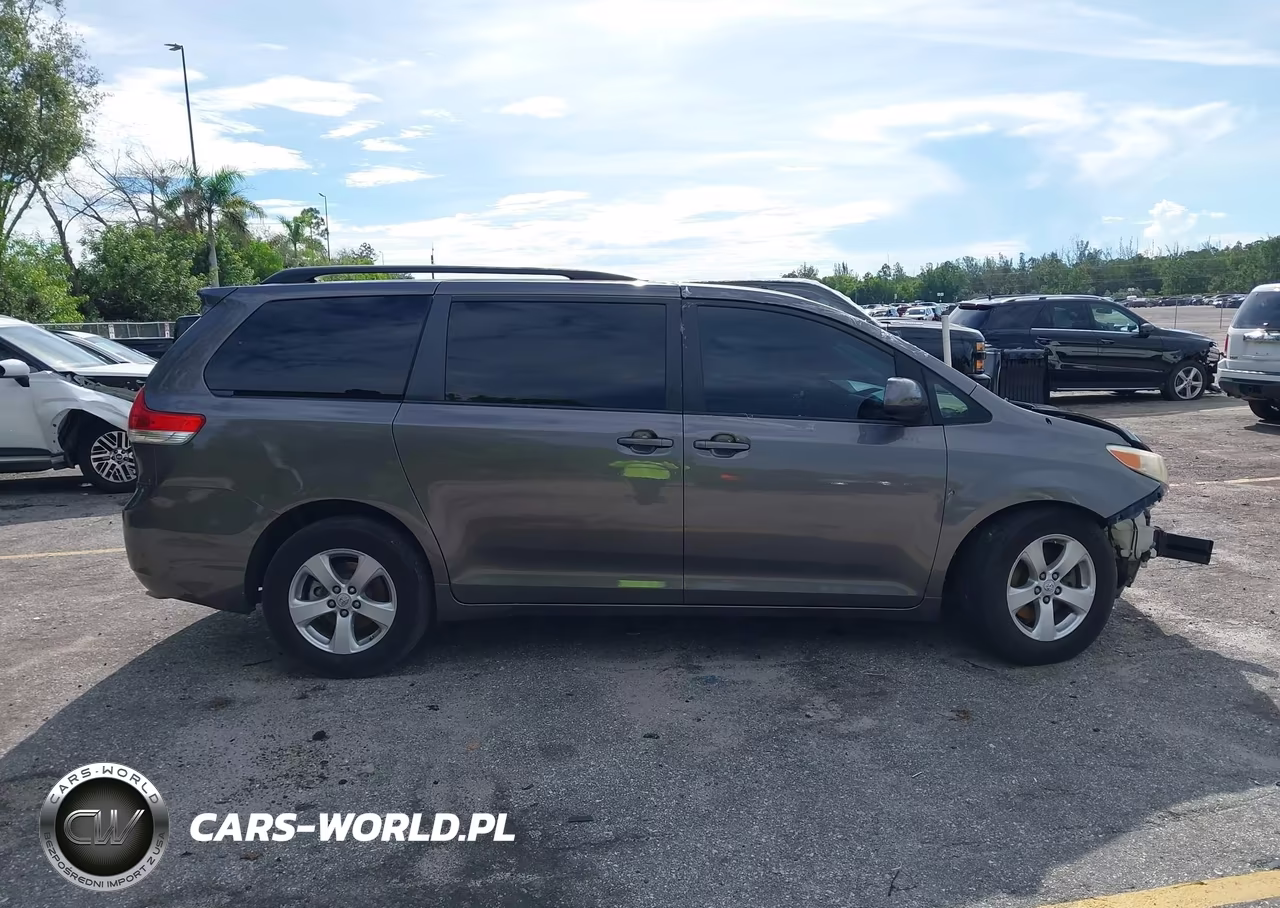 2013 Toyota Sienna Le V6 8 Passenger VIN:5TDKK3DC2DS368529 - 14