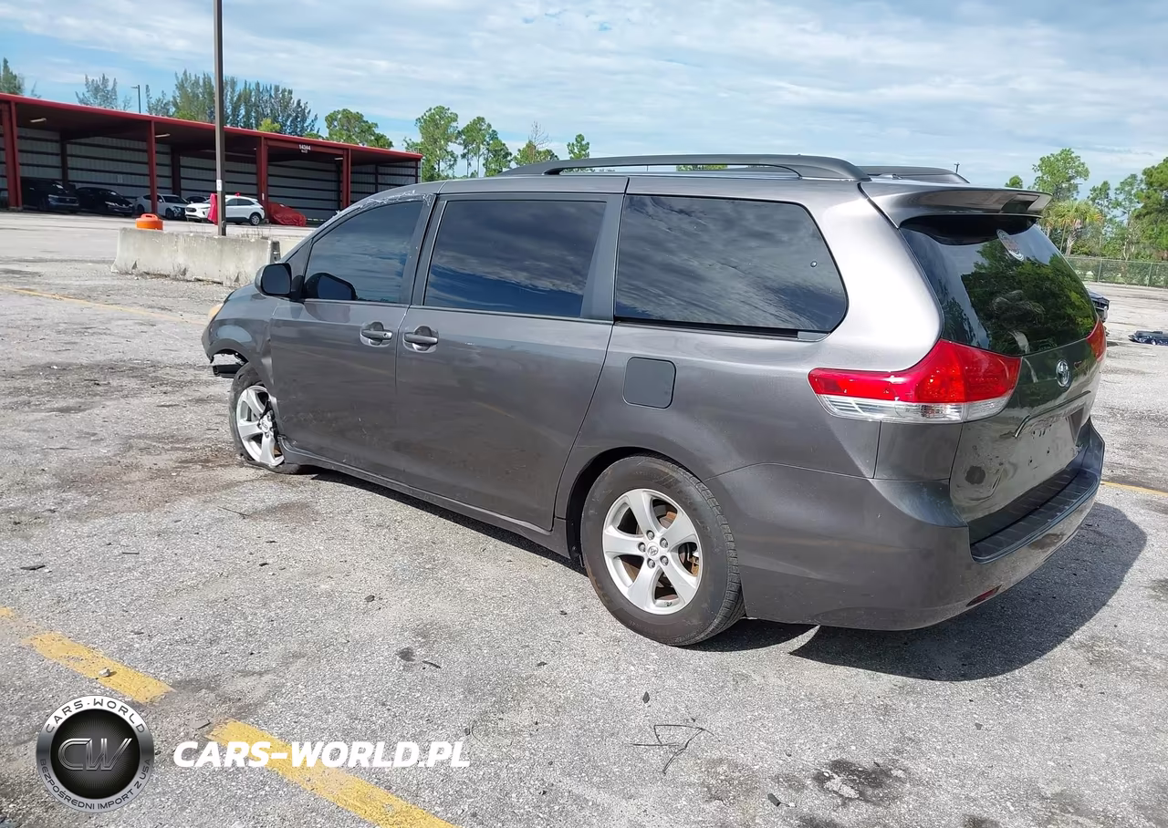 2013 Toyota Sienna Le V6 8 Passenger VIN:5TDKK3DC2DS368529 - 3
