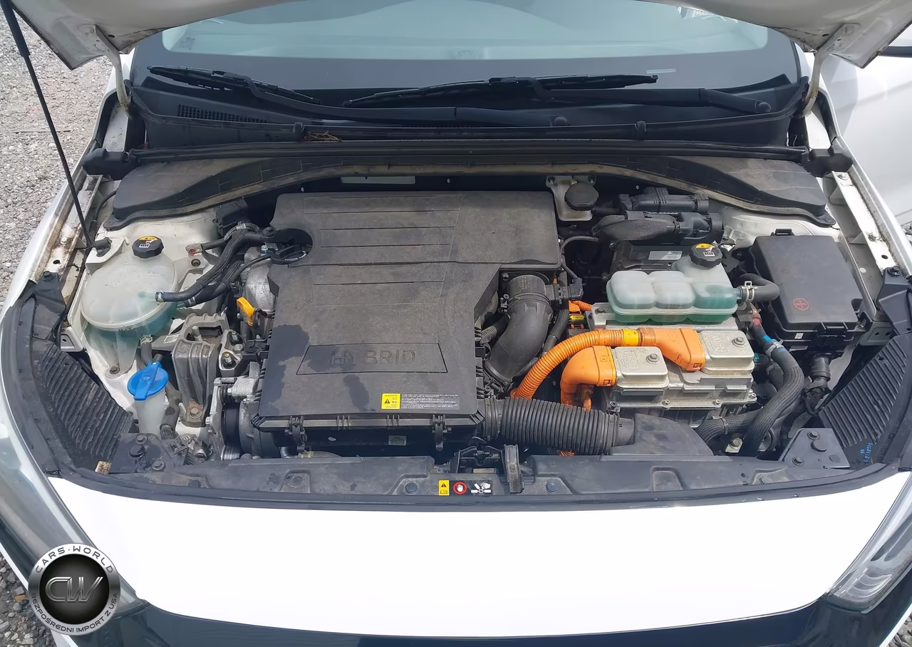 2018 Hyundai Ioniq Hybrid Blue VIN:KMHC65LC7JU076206 - 10