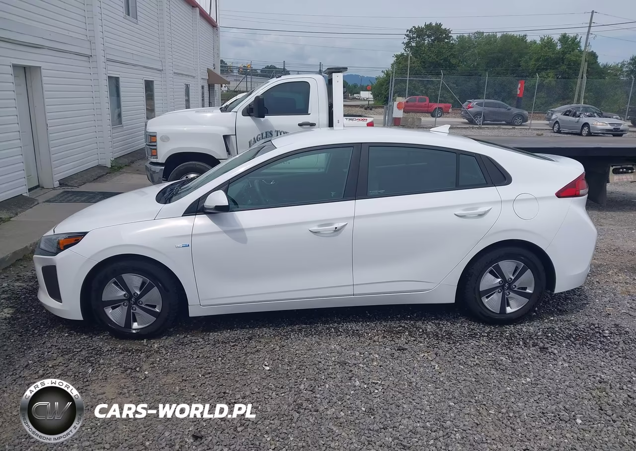 2018 Hyundai Ioniq Hybrid Blue VIN:KMHC65LC7JU076206 - 14