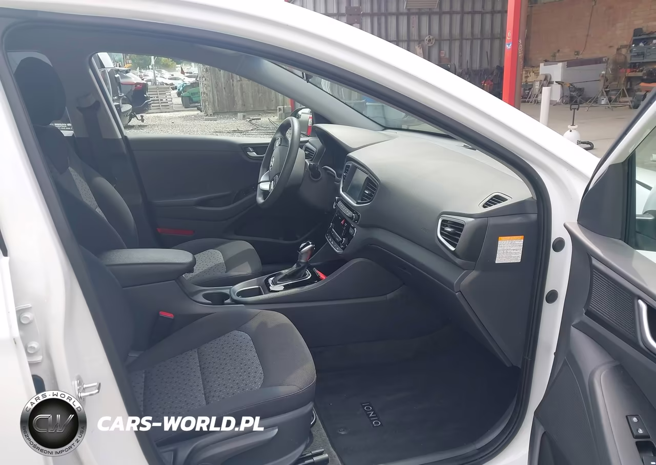 2018 Hyundai Ioniq Hybrid Blue VIN:KMHC65LC7JU076206 - 5