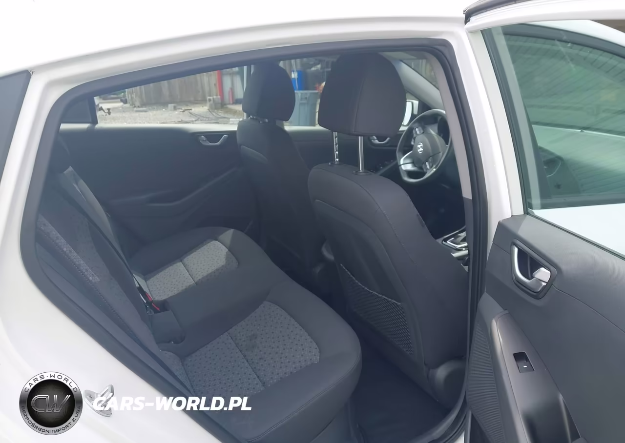 2018 Hyundai Ioniq Hybrid Blue VIN:KMHC65LC7JU076206 - 8