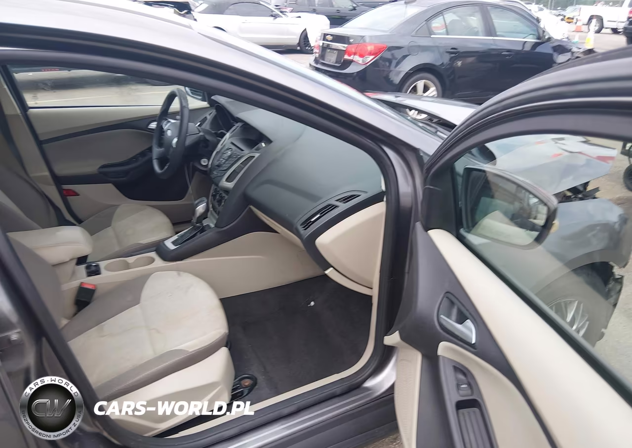 2014 Ford Focus Se VIN:1FADP3F22EL356596 - 5
