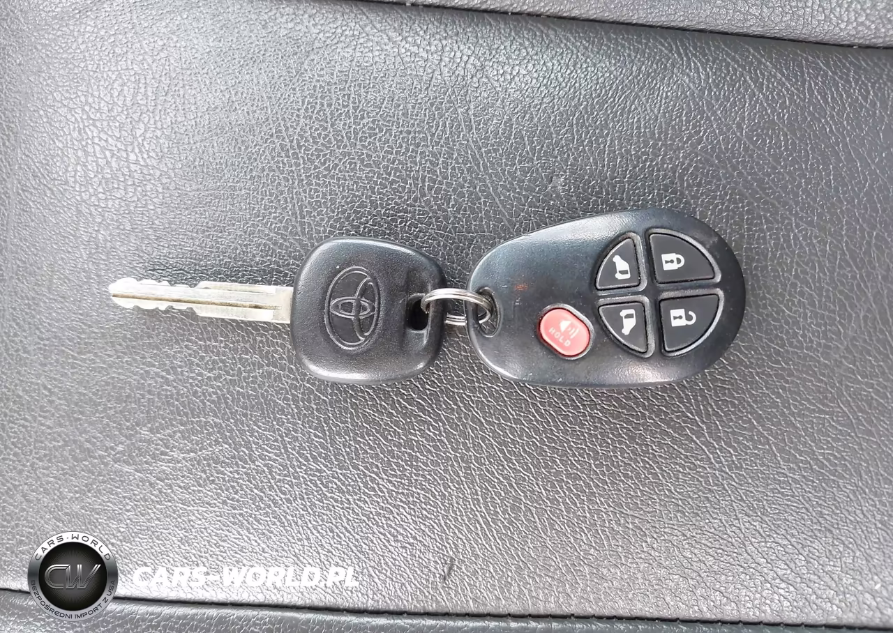 2012 Toyota Sienna Le V6 8 Passenger VIN:5TDKK3DC3CS240542 - 11