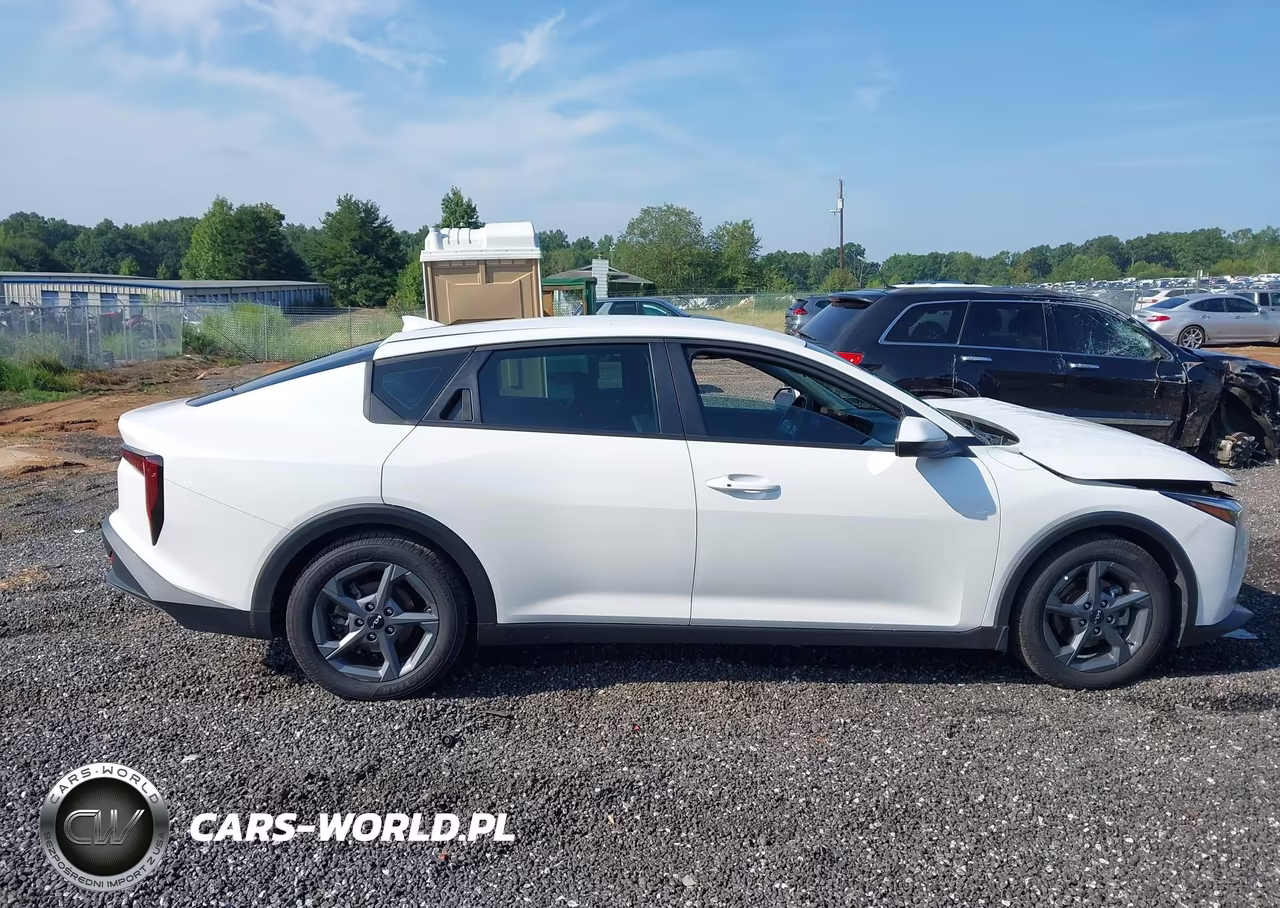 2025 Kia K4 Lxs VIN:3KPFT4DE1SE134962 - 13