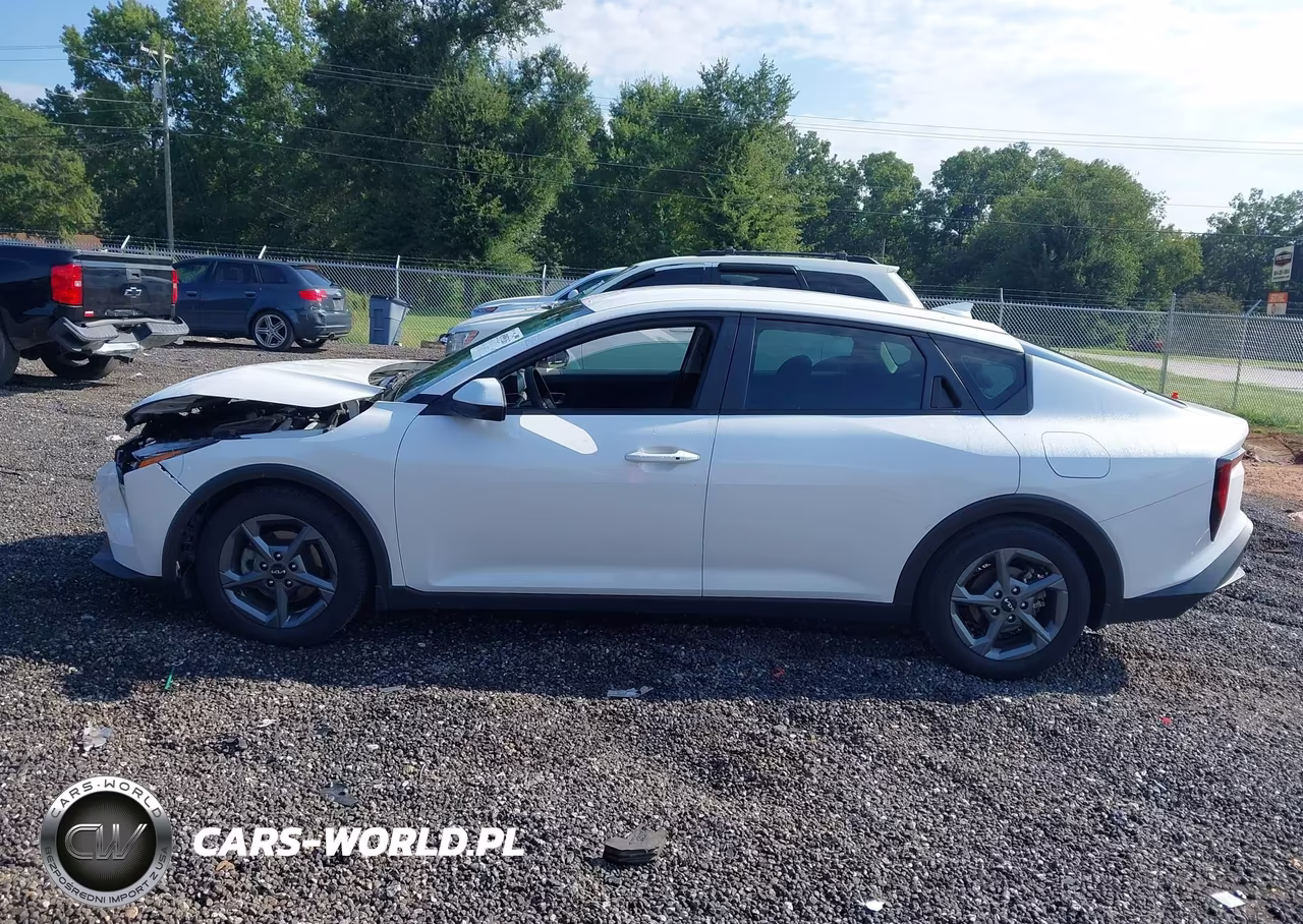 2025 Kia K4 Lxs VIN:3KPFT4DE1SE134962 - 14