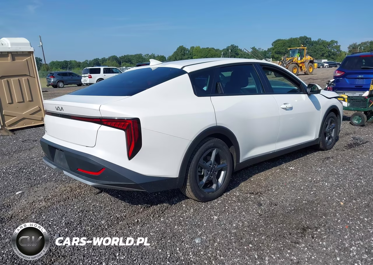 2025 Kia K4 Lxs VIN:3KPFT4DE1SE134962 - 4