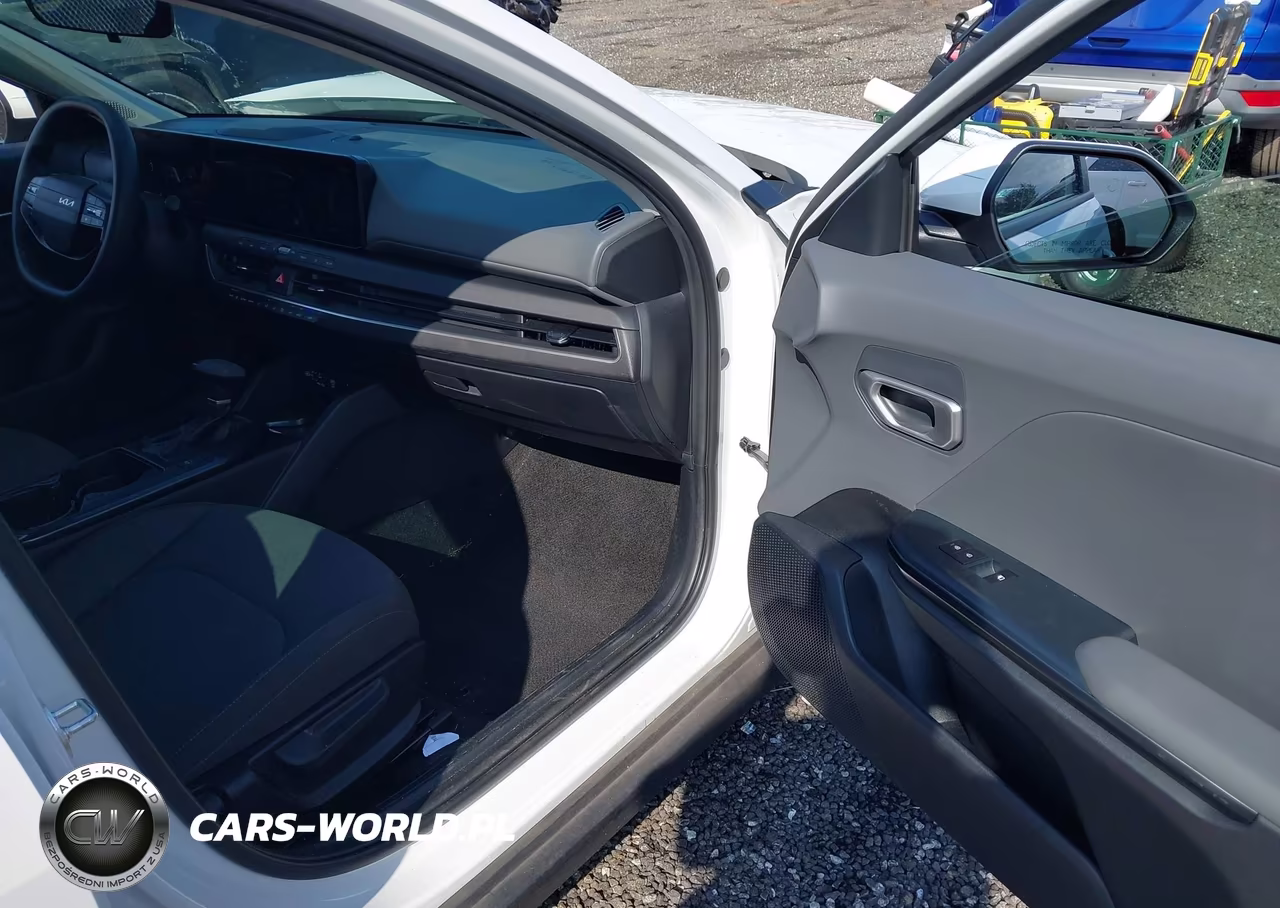 2025 Kia K4 Lxs VIN:3KPFT4DE1SE134962 - 5