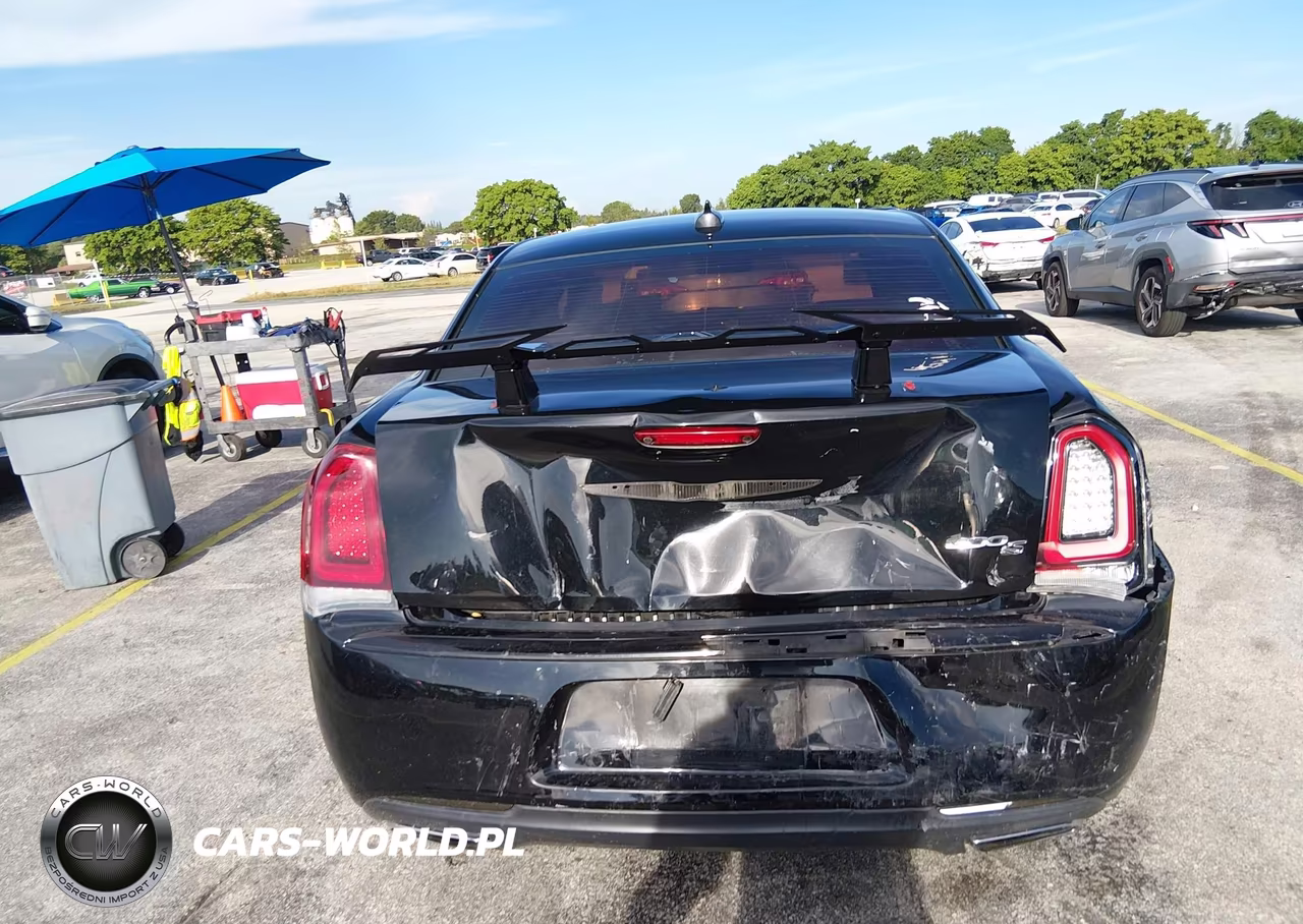 2016 Chrysler 300 300S VIN:2C3CCABG4GH328892 - 16