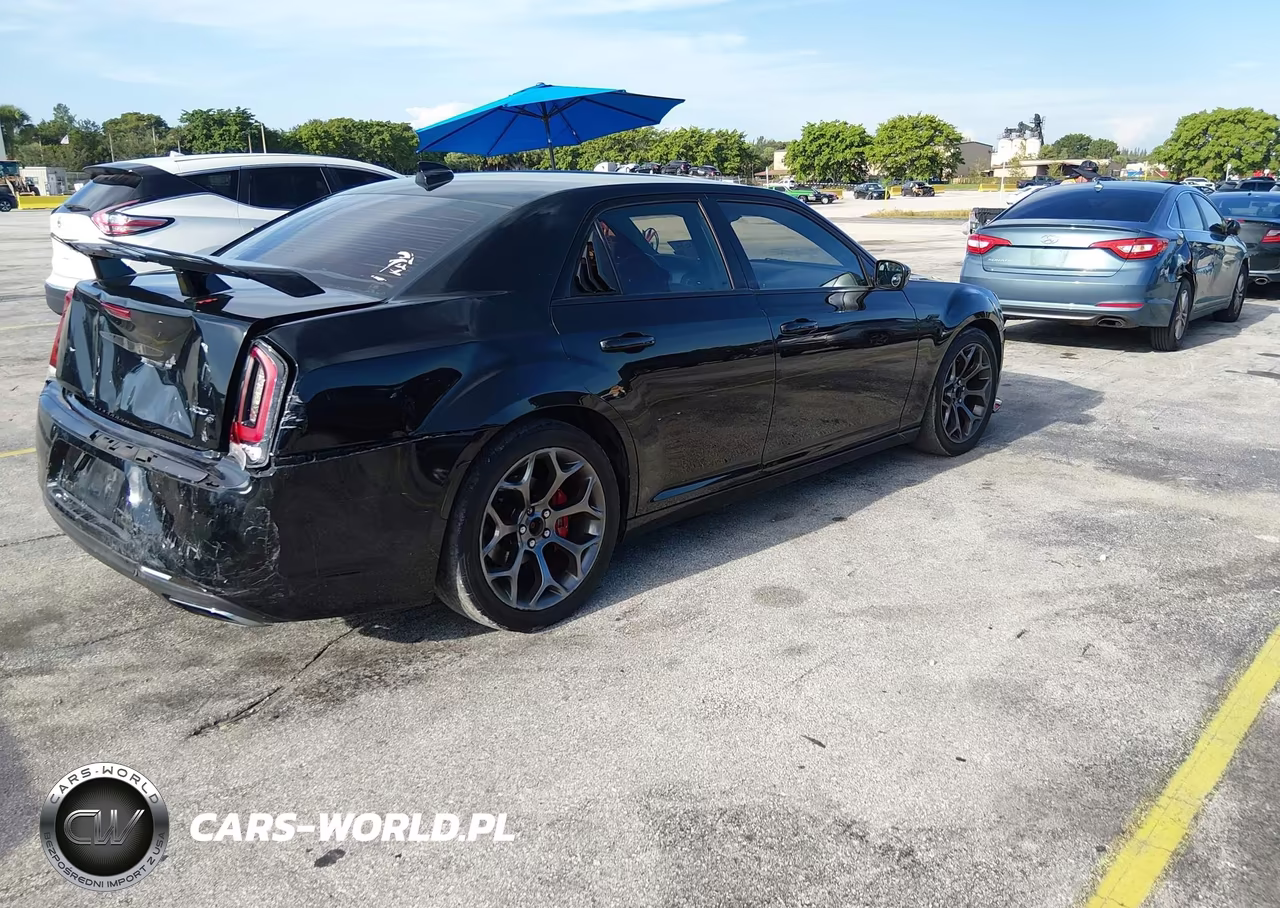 2016 Chrysler 300 300S VIN:2C3CCABG4GH328892 - 4