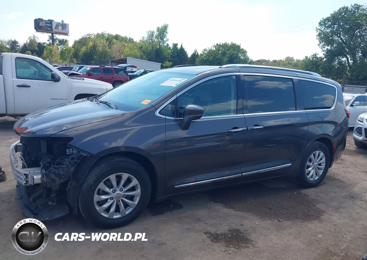 2018 Chrysler Pacifica Touring L VIN:2C4RC1BG2JR124437 - 15