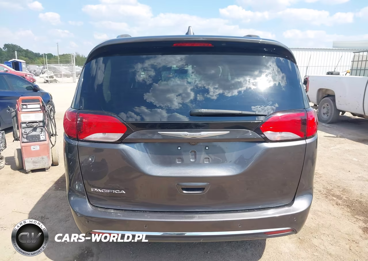 2018 Chrysler Pacifica Touring L VIN:2C4RC1BG2JR124437 - 17