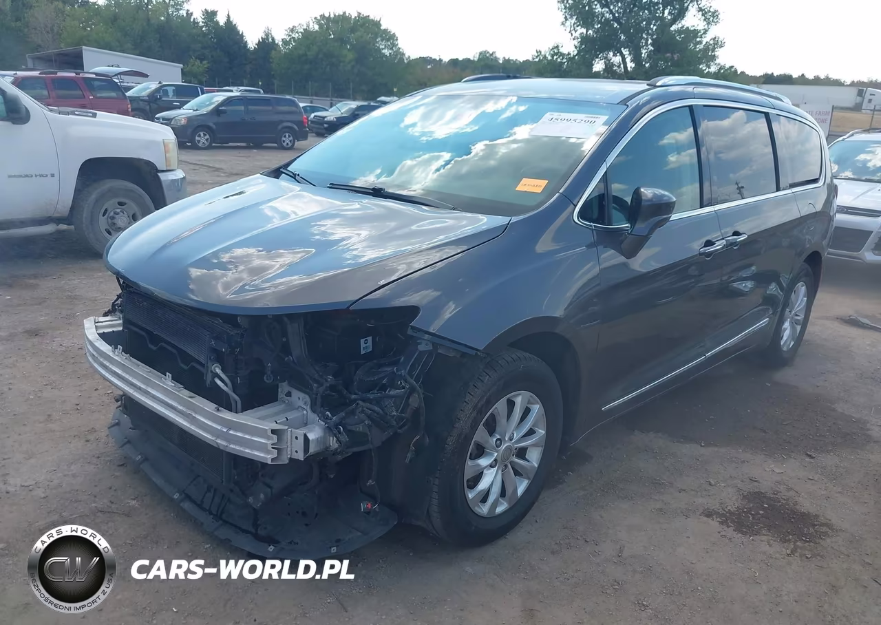 2018 Chrysler Pacifica Touring L VIN:2C4RC1BG2JR124437 - 2