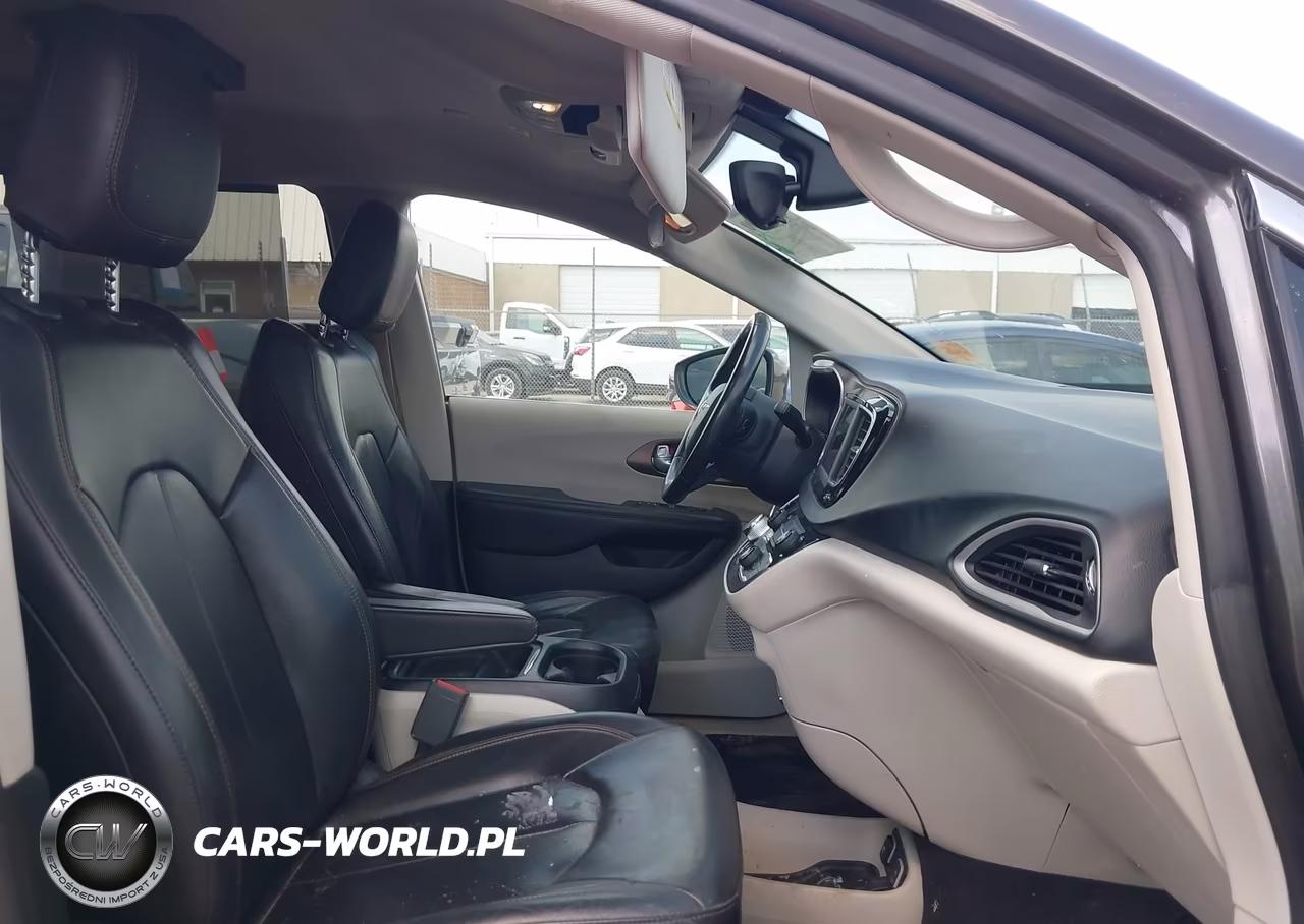 2018 Chrysler Pacifica Touring L VIN:2C4RC1BG2JR124437 - 5