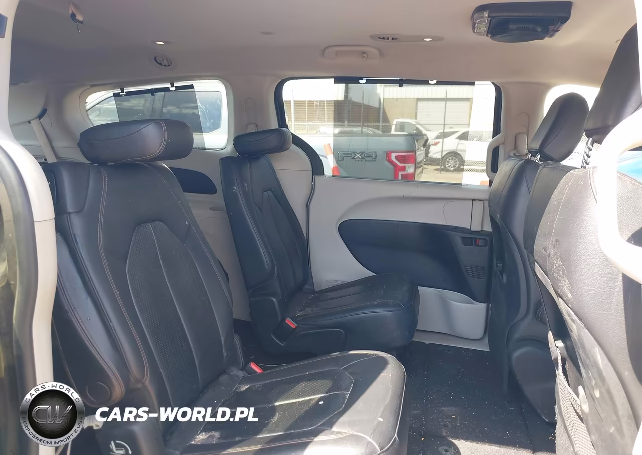 2018 Chrysler Pacifica Touring L VIN:2C4RC1BG2JR124437 - 8