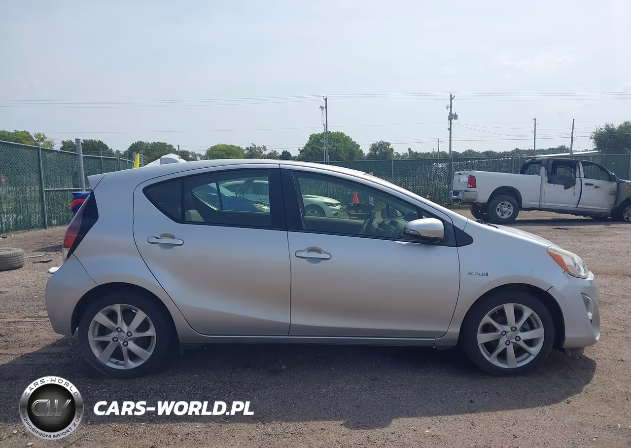 2015 Toyota Prius C Four VIN:JTDKDTB38F1108732 - 13