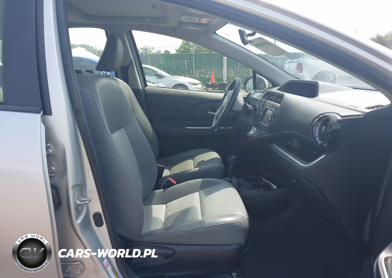 2015 Toyota Prius C Four VIN:JTDKDTB38F1108732 - 5