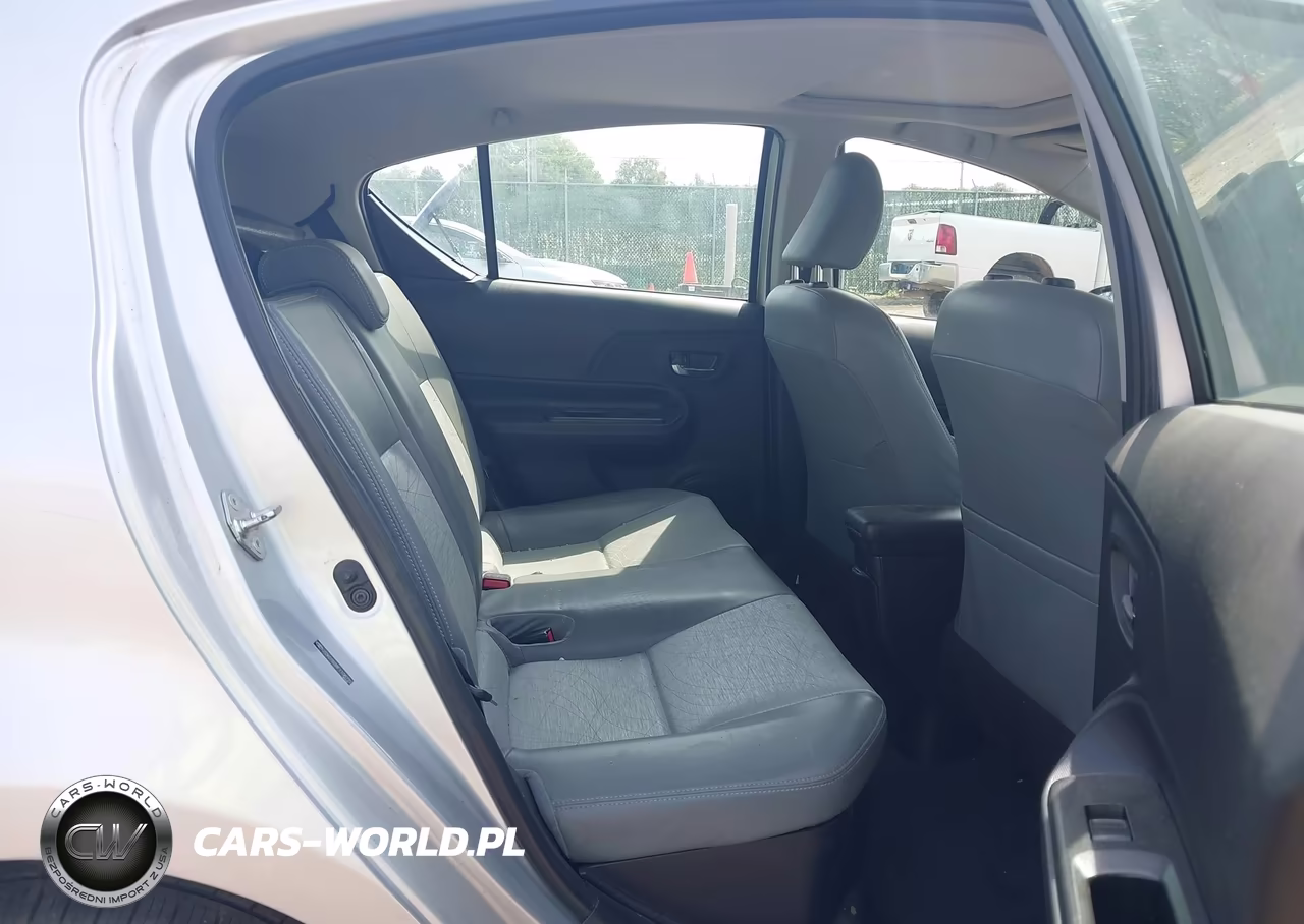2015 Toyota Prius C Four VIN:JTDKDTB38F1108732 - 8