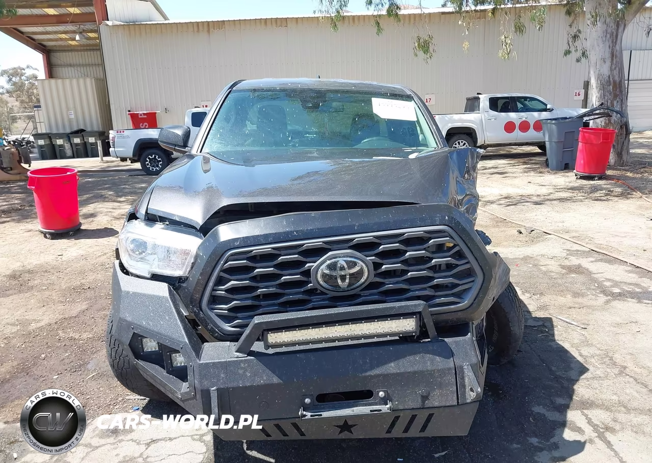 2018 Toyota Tacoma Sr VIN:5TFRX5GN8JX116184 - 12