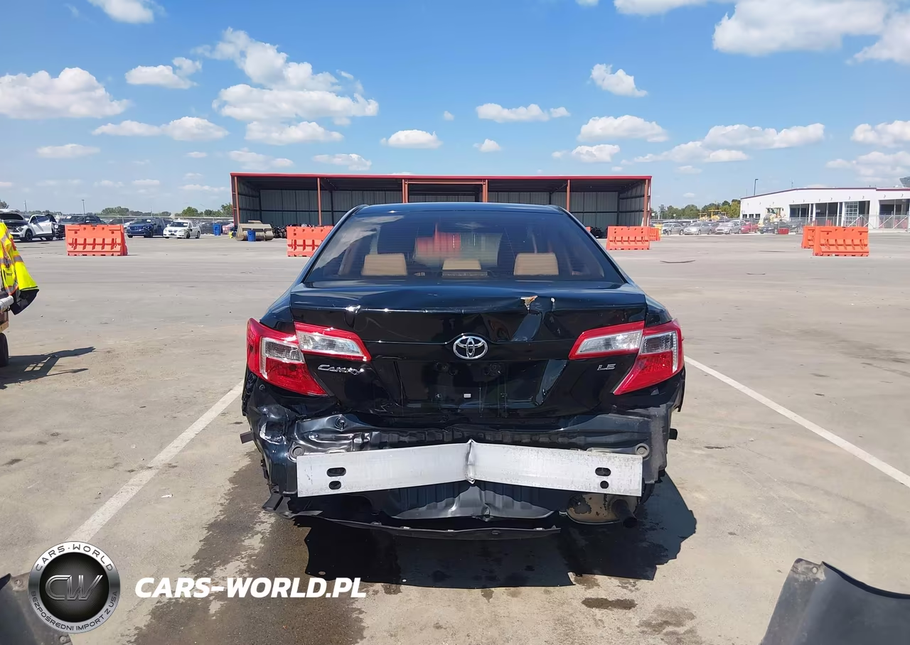2014 Toyota Camry Le VIN:4T4BF1FK6ER354774 - 17