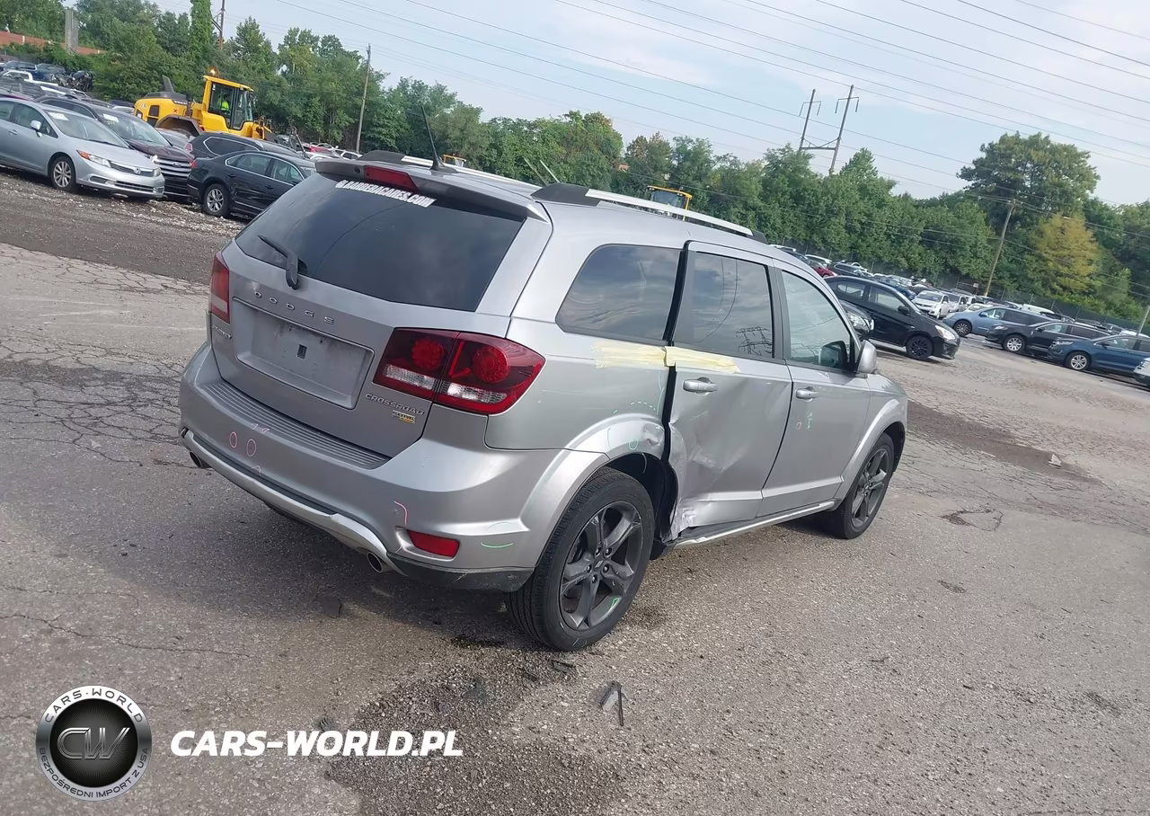 2018 Dodge Journey Crossroad VIN:3C4PDCGG3JT339590 - 4