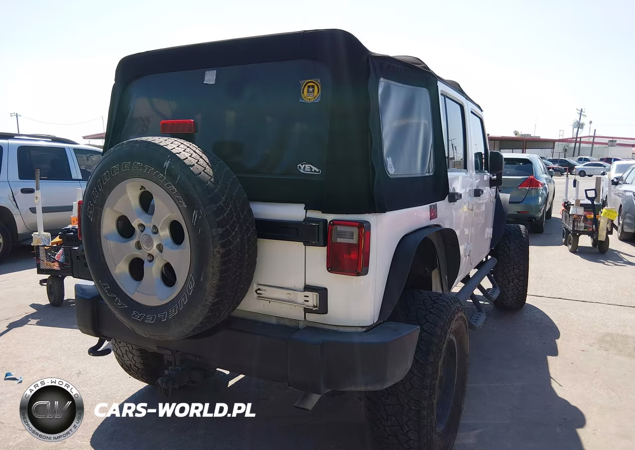 2013 Jeep Wrangler Unlimited Sport VIN:1C4HJWDG4DL605489 - 4