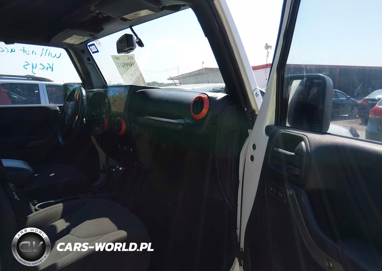 2013 Jeep Wrangler Unlimited Sport VIN:1C4HJWDG4DL605489 - 5