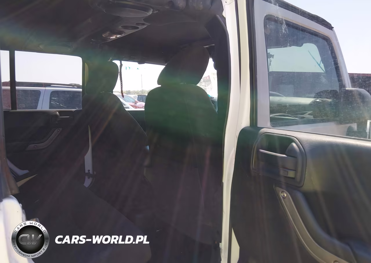 2013 Jeep Wrangler Unlimited Sport VIN:1C4HJWDG4DL605489 - 8