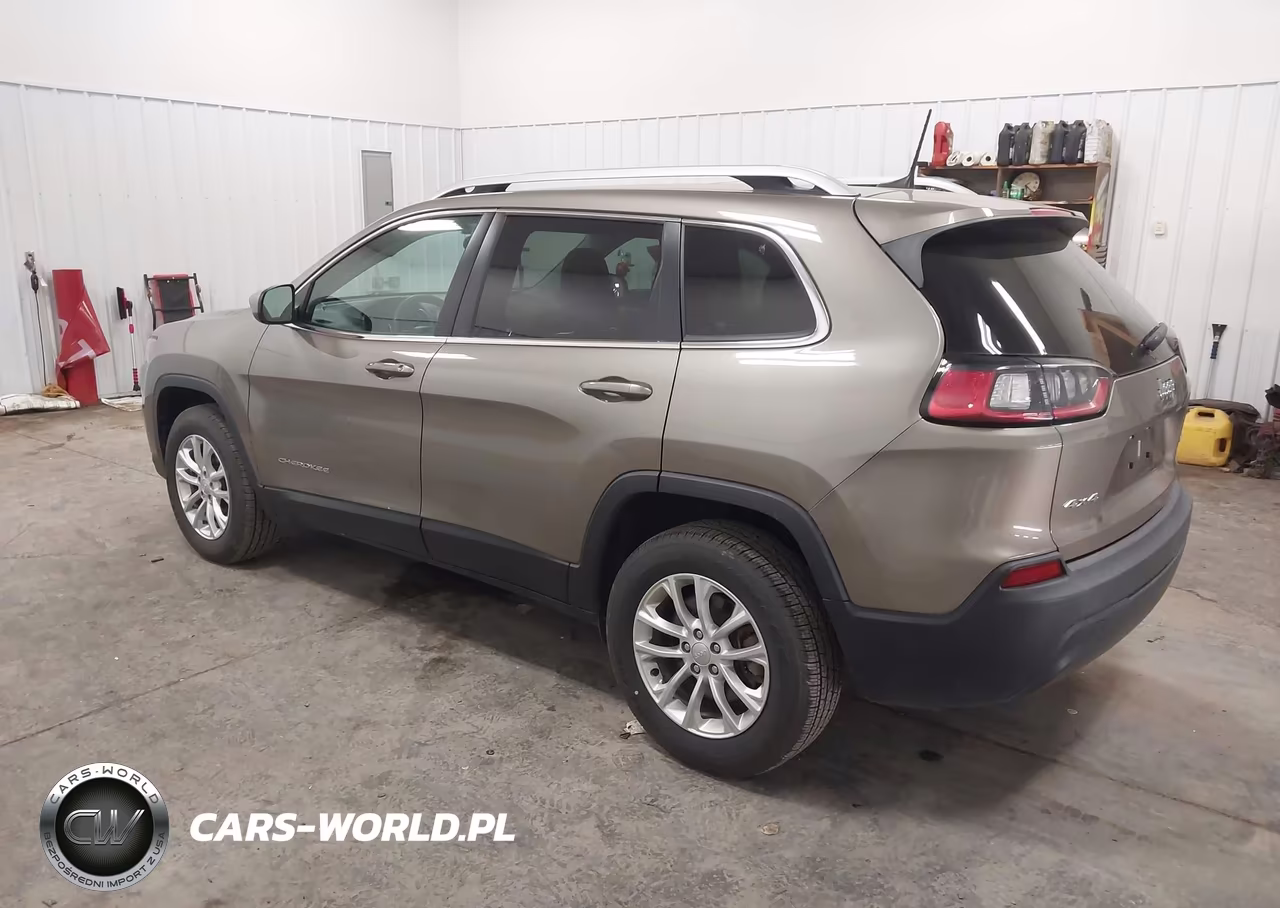 2019 Jeep Cherokee Latitude 4X4 VIN:1C4PJMCB1KD412570 - 3