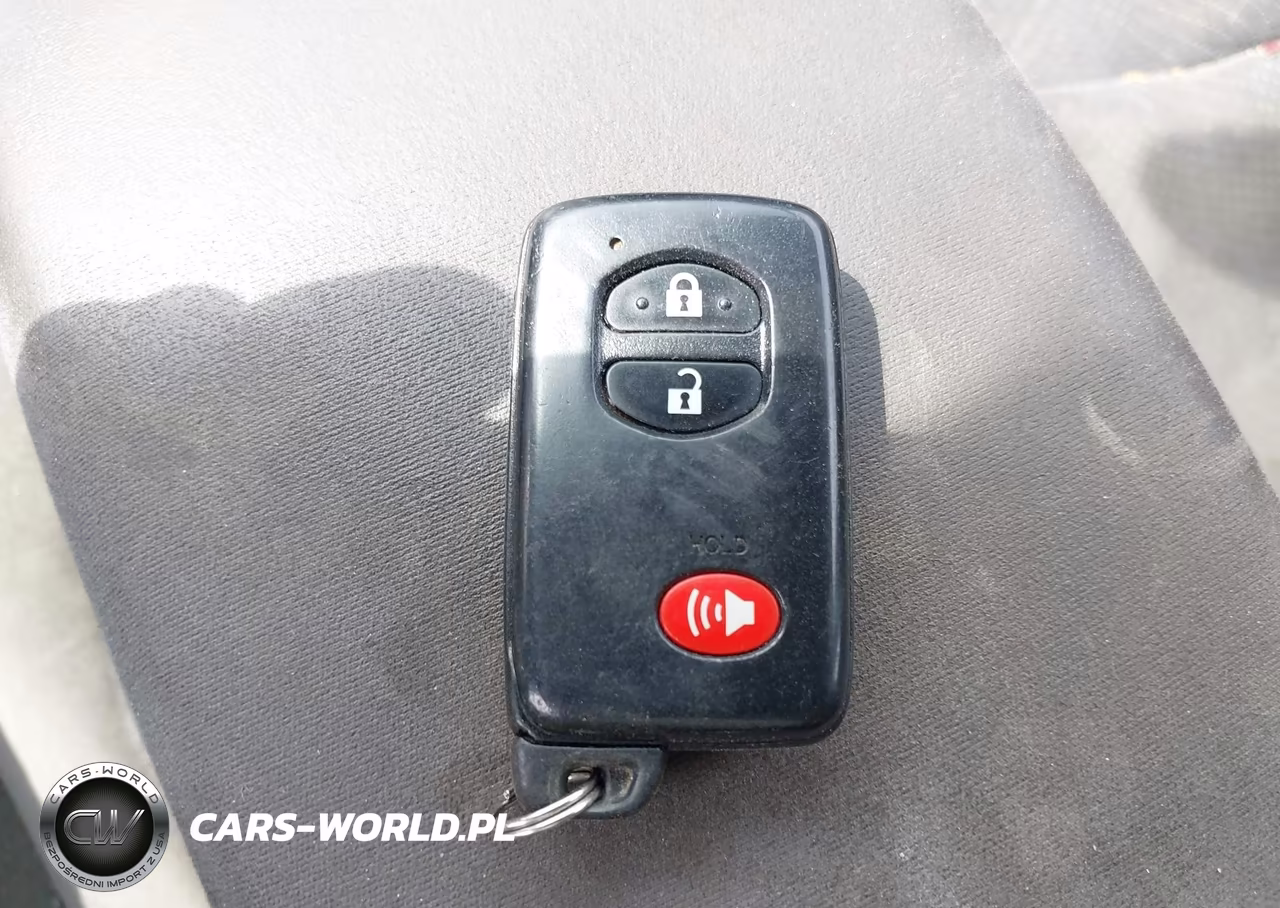 2011 Toyota Prius Two VIN:JTDKN3DU7B0300632 - 11