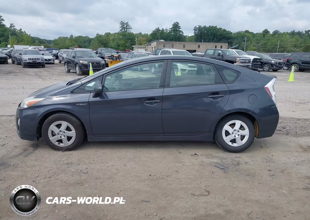 2011 Toyota Prius Two VIN:JTDKN3DU7B0300632 - 14