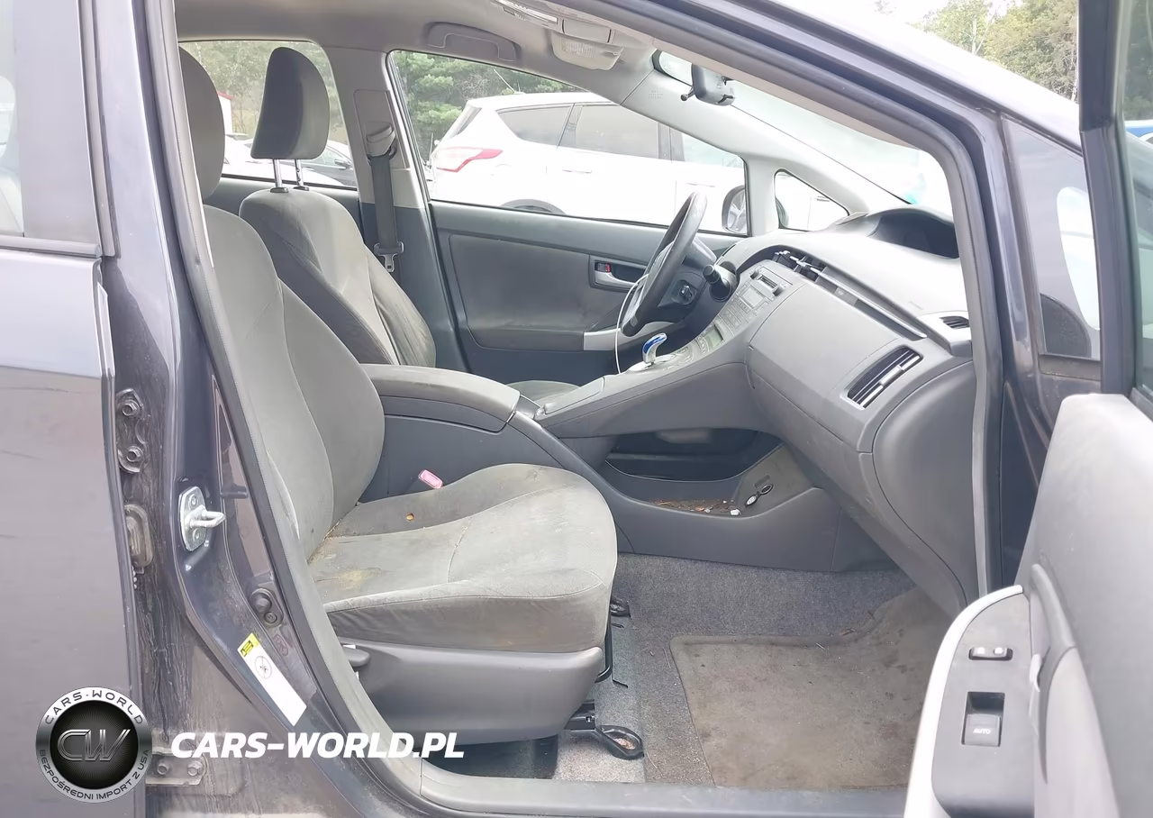 2011 Toyota Prius Two VIN:JTDKN3DU7B0300632 - 5