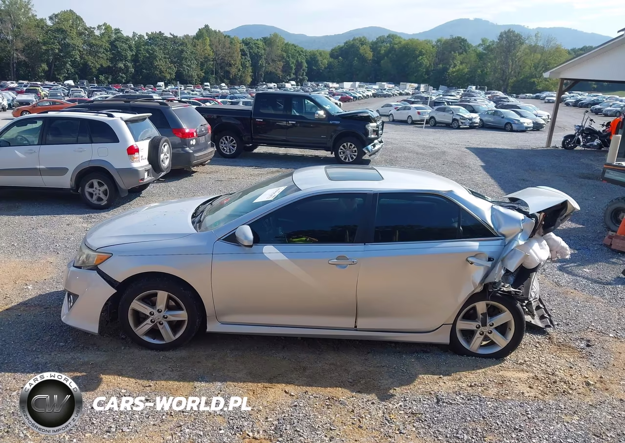 2014 Toyota Camry Se VIN:4T1BF1FK2EU389550 - 15