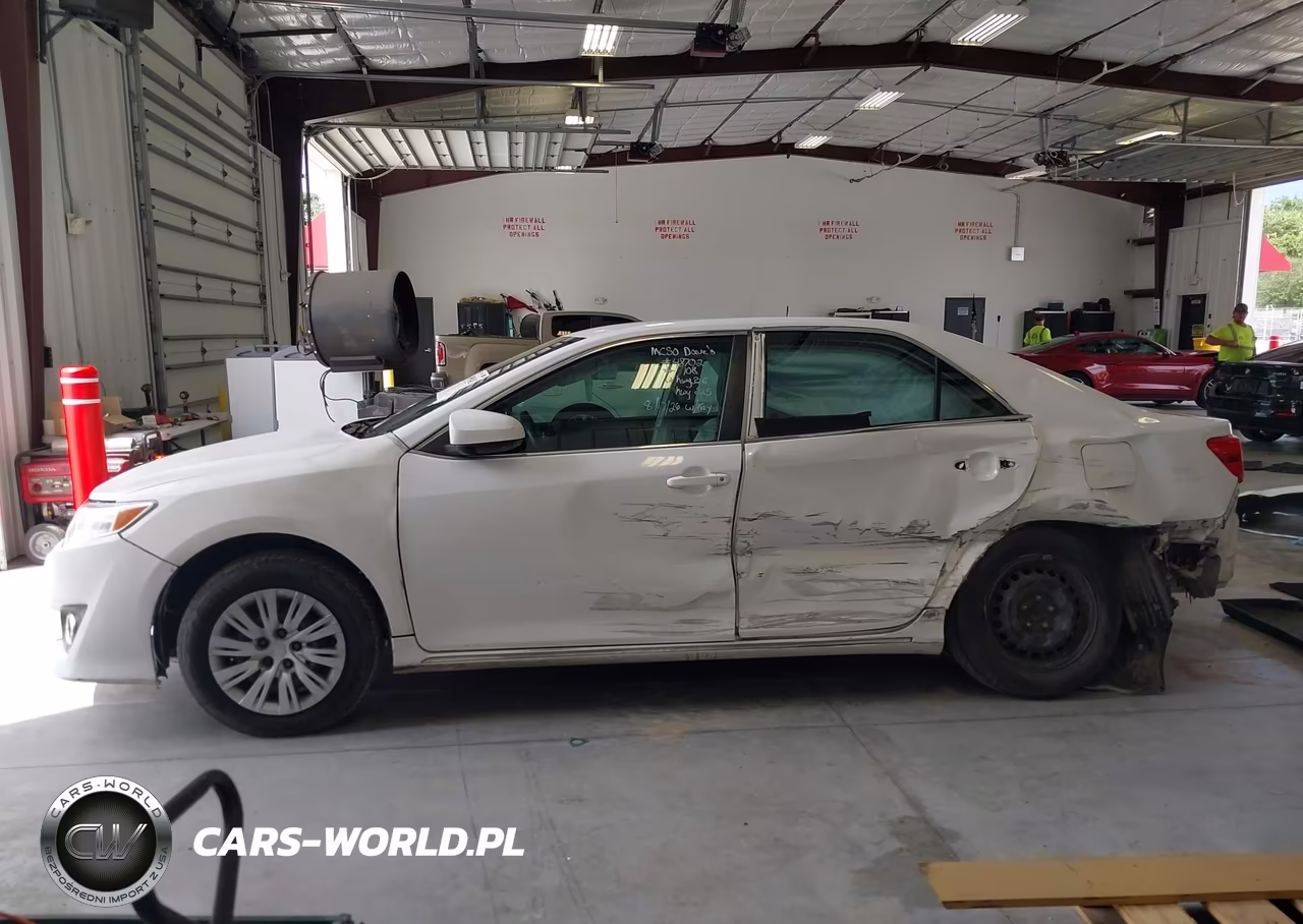 2014 Toyota Camry Le VIN:4T4BF1FK0ER414189 - 14