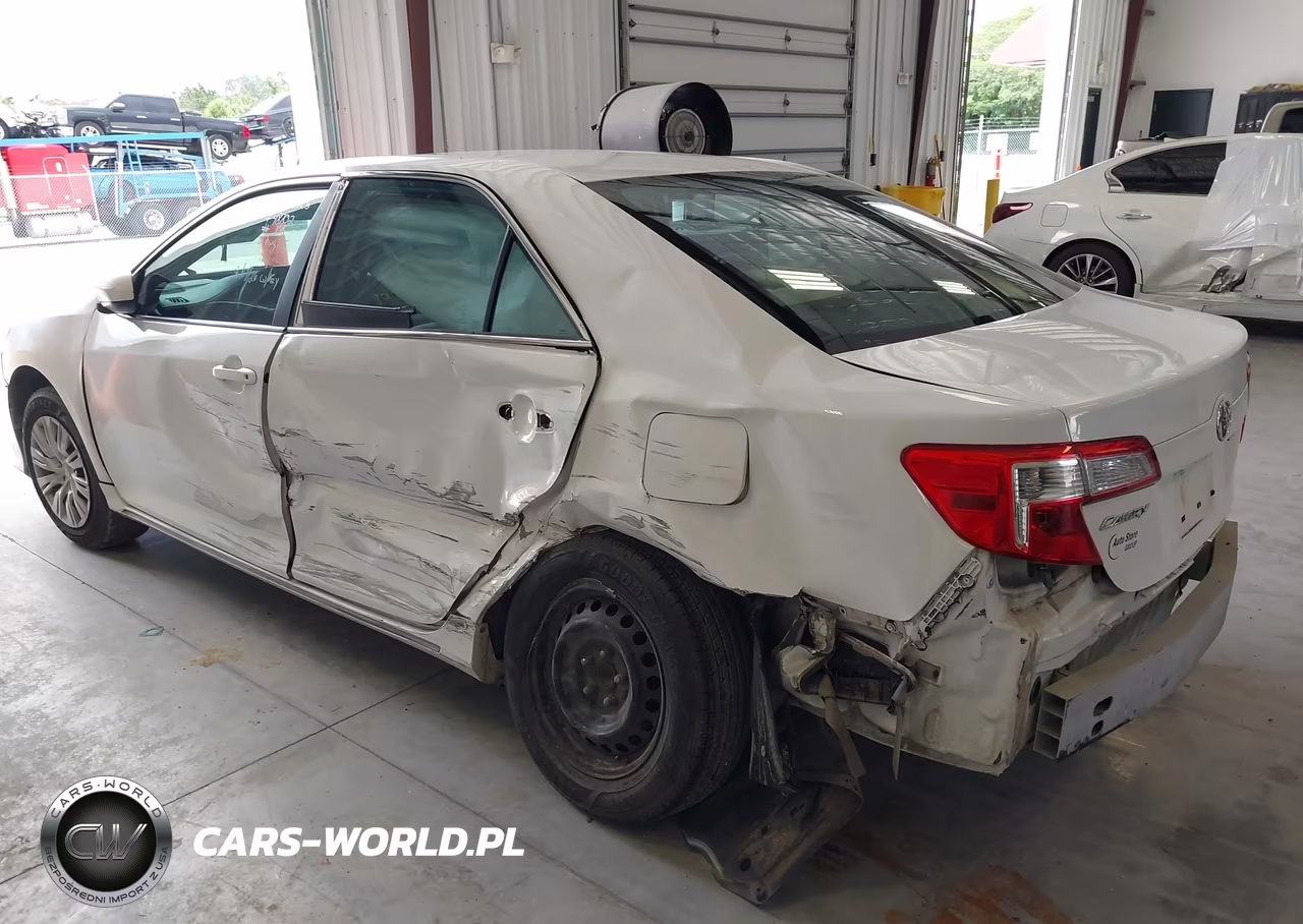 2014 Toyota Camry Le VIN:4T4BF1FK0ER414189 - 3
