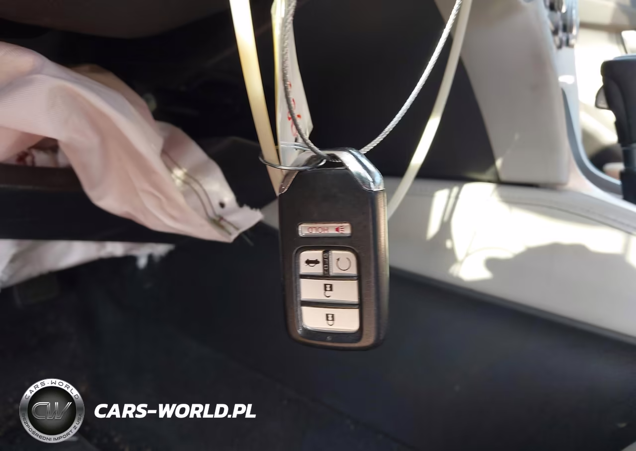 2018 Honda Accord Touring VIN:1HGCV1F92JA135407 - 11