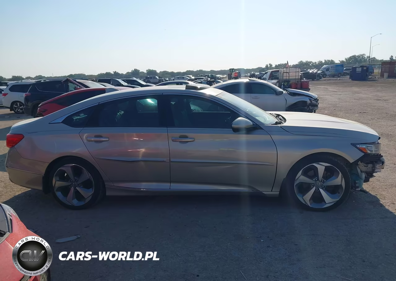 2018 Honda Accord Touring VIN:1HGCV1F92JA135407 - 13