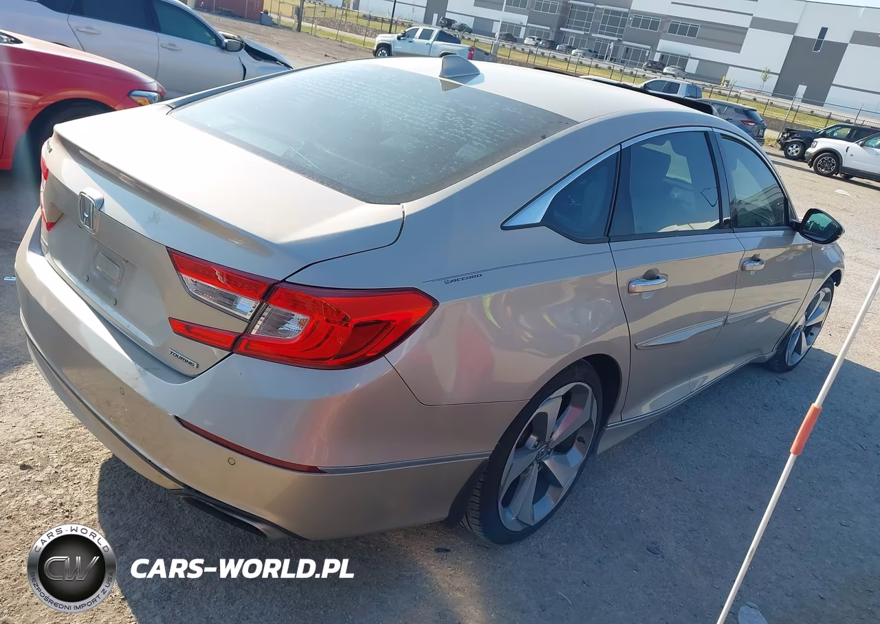 2018 Honda Accord Touring VIN:1HGCV1F92JA135407 - 4